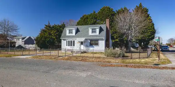 100 Oakdale Avenue
