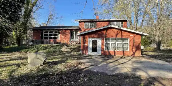 1380 Route 83
