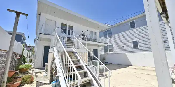 252 E Davis Avenue