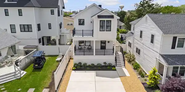 202 N Fredericksburg Avenue
