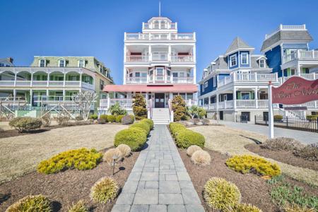 927 Beach Ave