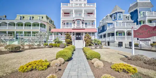 927 Beach Ave