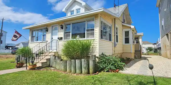 633 W Glenwood