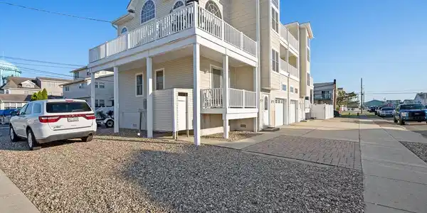 3901 Cini Avenue