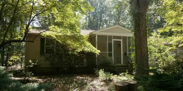 605 Hand Avenue