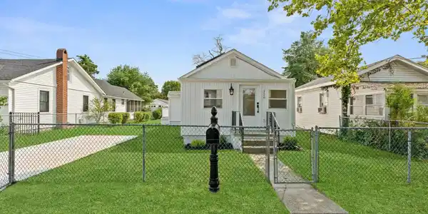 Image 2: Virtually staged landscaping