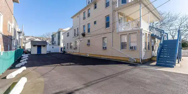 107 E Magnolia Avenue
