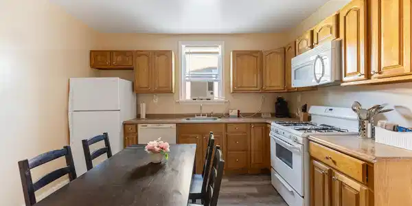 107 E Magnolia Avenue