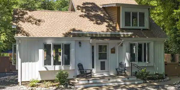 2709 Bay Drive