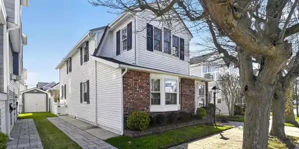 15 N Douglas Avenue