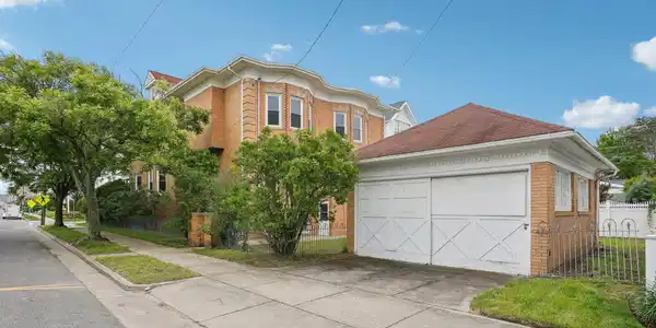 102 S Derby Avenue