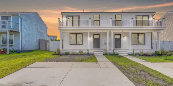 702 Lagoon Boulevard