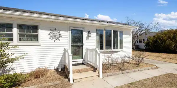 82 Beachhurst Drive