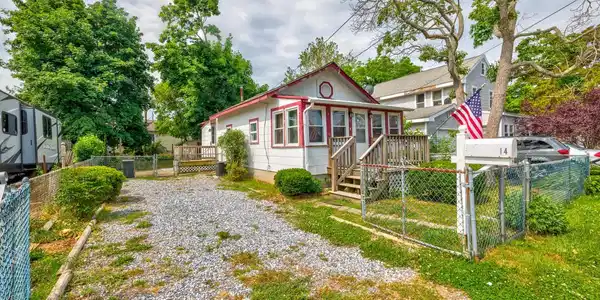 14 E Hudson Avenue