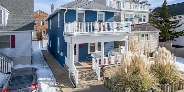 213 N Derby Avenue