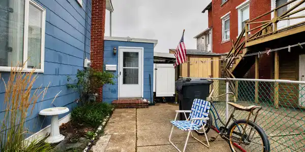207 W Maple Avenue