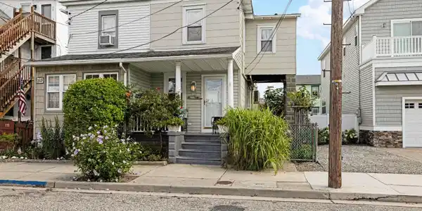 117 E Spicer Avenue