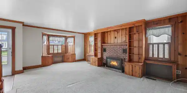 22 Colonial Avenue