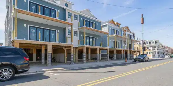 402 E Magnolia Avenue
