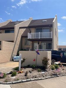 100 Seabreeze Court