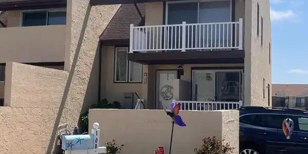100 Seabreeze Court