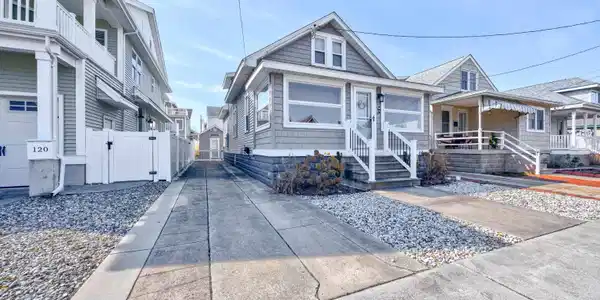 118 E Columbine Road