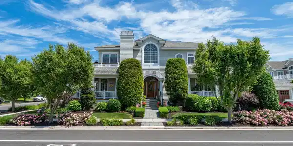8600 Second Avenue