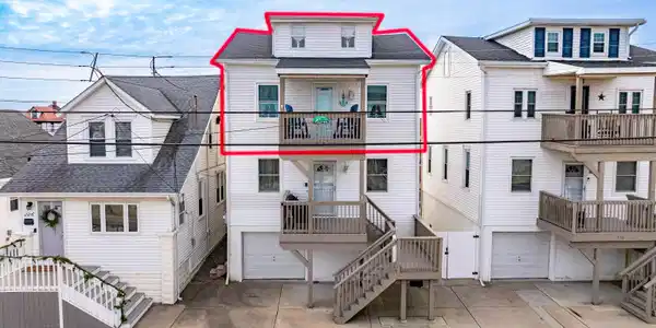 228 W Magnolia Avenue