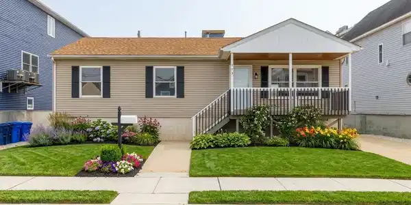 513 W Burk Avenue