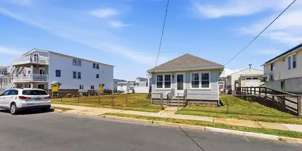 707 W Maple Avenue