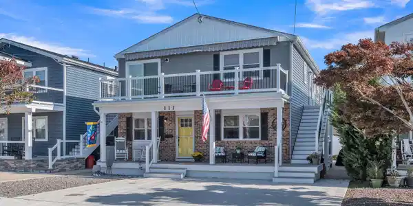 111 A W Hollywood Avenue