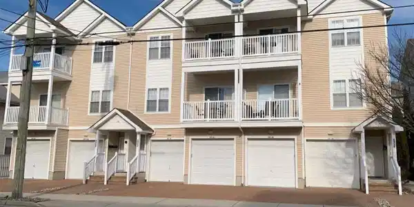 309 E Poplar Avenue