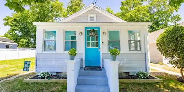 319 E Jacksonville Avenue