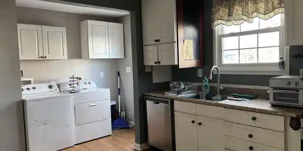 6 Desoto Avenue