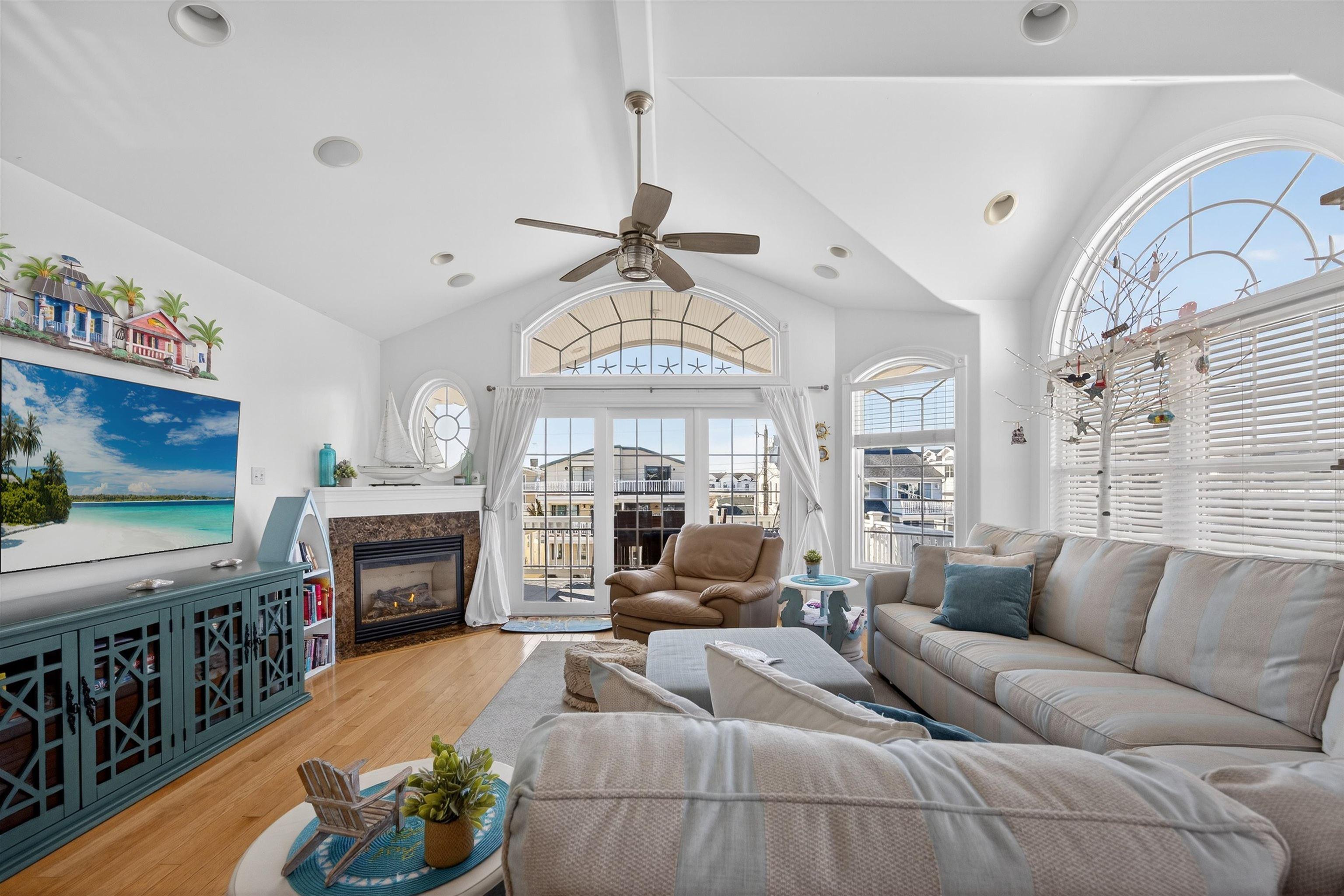 Image 1: Living Room