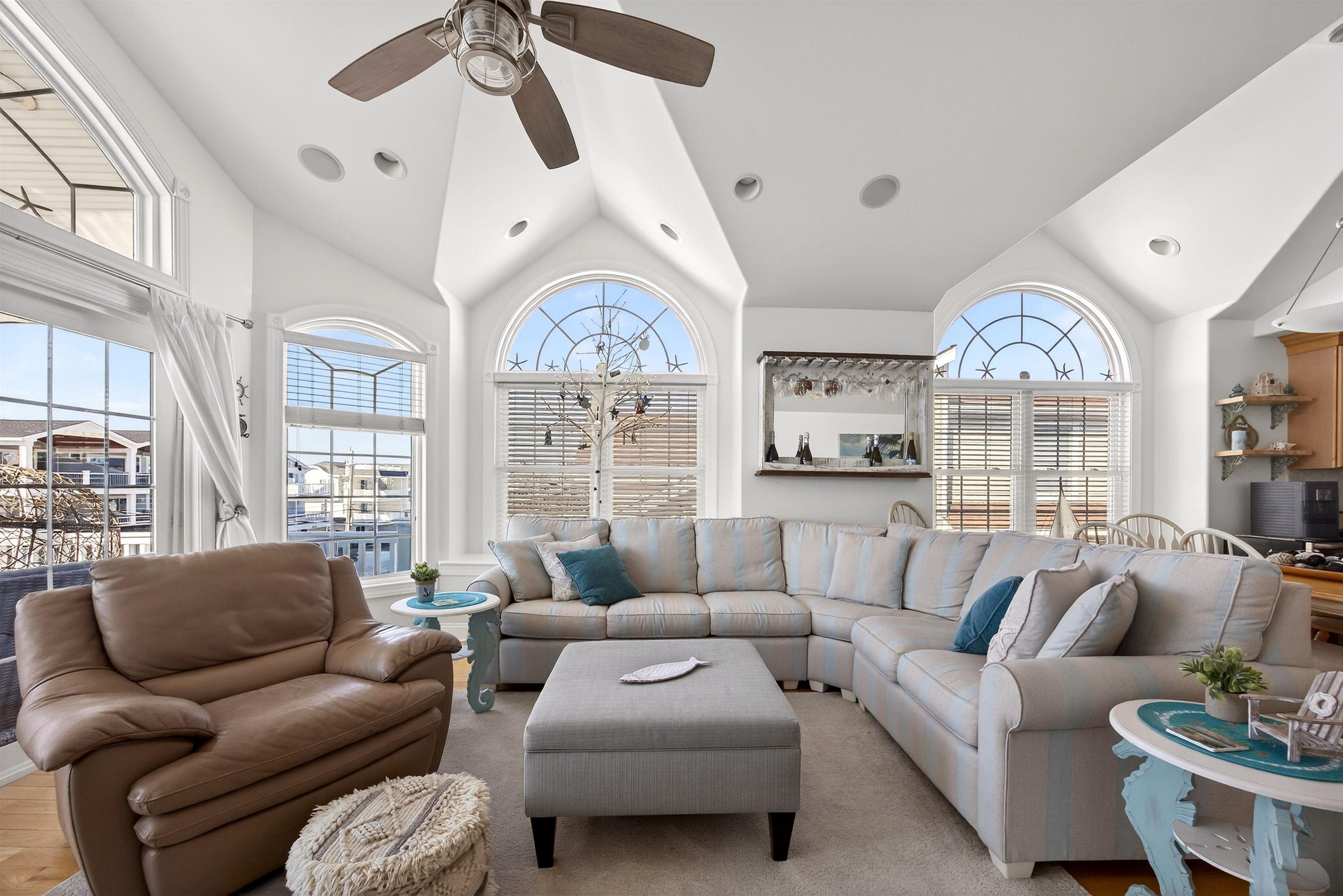 Image 3: Living Room