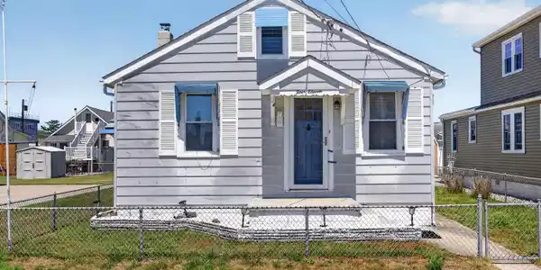 411 W Magnolia Avenue