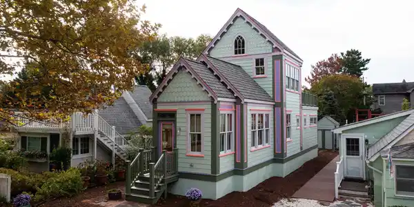 211 Knox Avenue