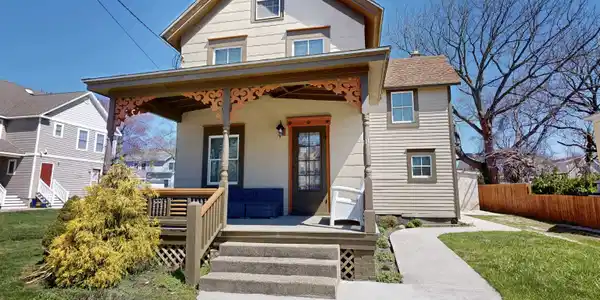 111 Leaming Avenue