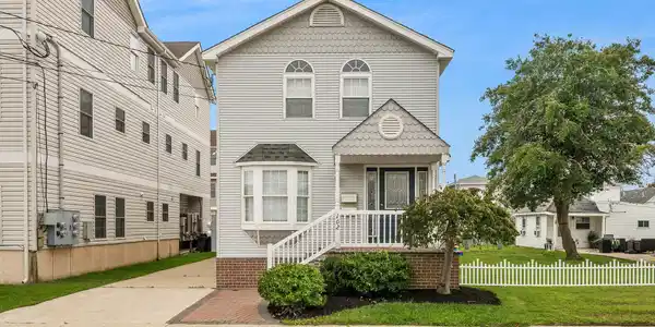 102 W 25th Avenue