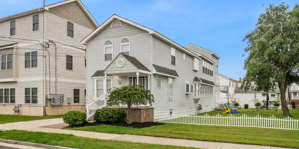 102 W 25th Avenue