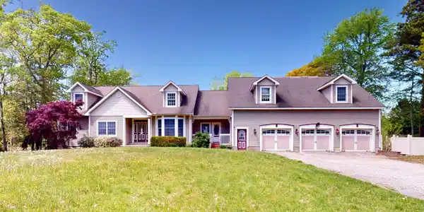 8 Saddlewood Drive