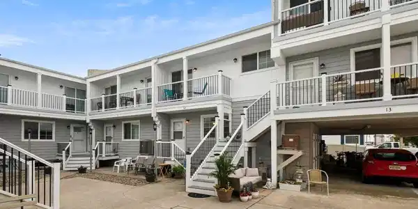 309 E Surf Avenue