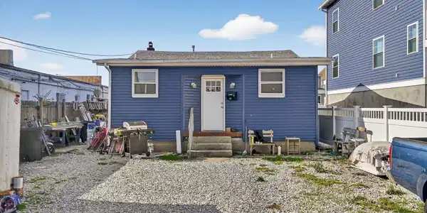 106 W Youngs Avenue