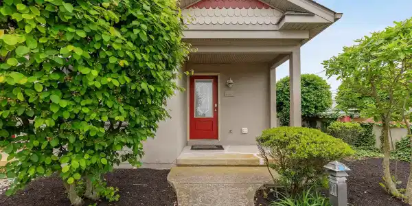 121 W Schellenger Avenue