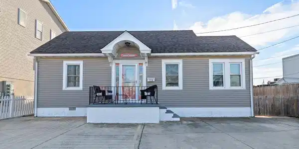 114 E Chestnut Avenue