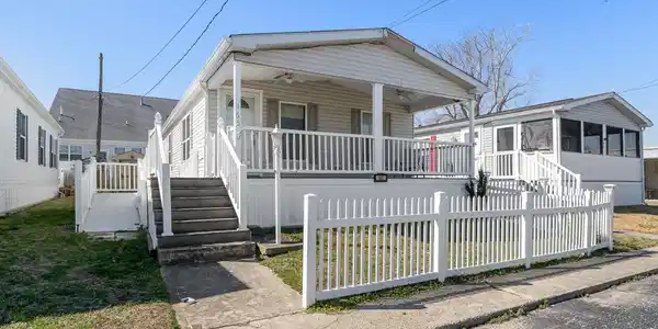 165 Maurice Boulevard