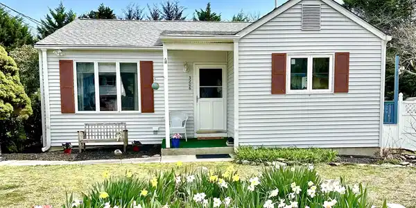 3206 Holly Road