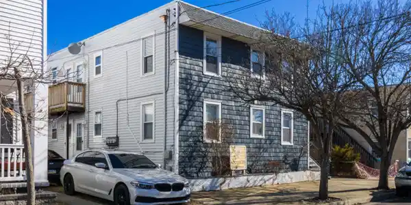 131 E Cresse Avenue