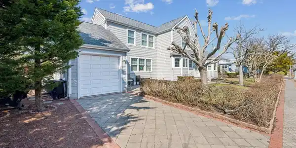 225 Brainard Avenue